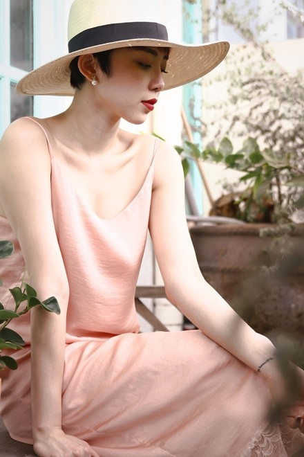 Tóc Tiên khoe vẻ mong manh với váy dây - ảnh 4
