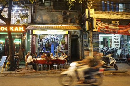 'Đặc sản' vỉa hè phố cổ - ảnh 11