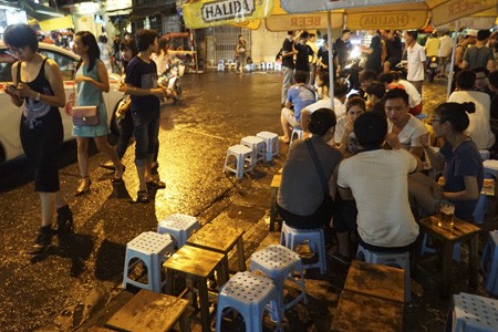 'Đặc sản' vỉa hè phố cổ - ảnh 12