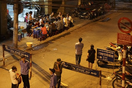 'Đặc sản' vỉa hè phố cổ - ảnh 3
