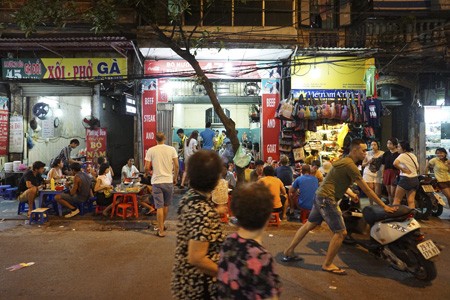 'Đặc sản' vỉa hè phố cổ - ảnh 5