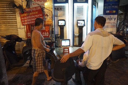 'Đặc sản' vỉa hè phố cổ - ảnh 9