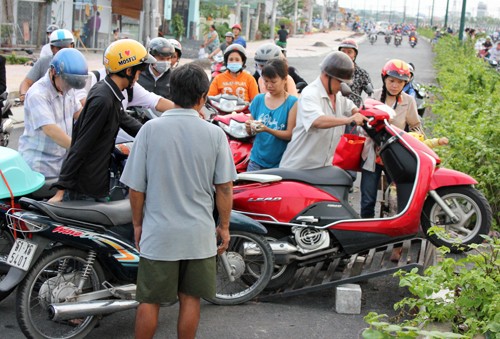 Kiếm tiền triệu mỗi ngày nhờ kẹt xe ở TP HCM - ảnh 2