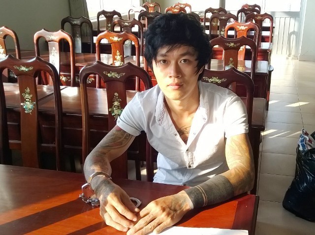 Cảnh sát bắt thanh niên trốn truy nã nhờ Facebook - ảnh 1