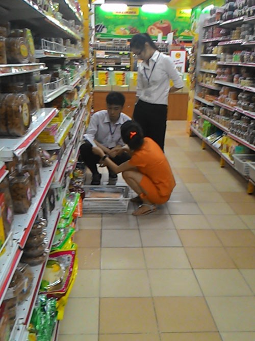 Camera an ninh ghi được cảnh 'siêu trộm' đột nhập Maximark Cộng Hòa - ảnh 2