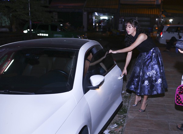 Văn Mai Hương lái xe sang đi diễn - ảnh 2