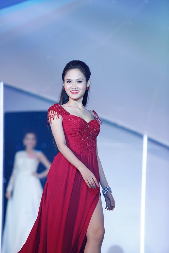 Thí sinh Hoa hậu phía Nam lộng lẫy trong trang phục dạ hội - ảnh 11