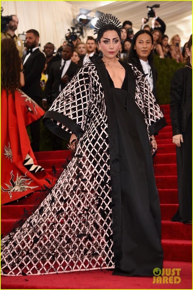 Maggie Q diện áo dài cách điệu trên thảm đỏ Met Gala - ảnh 10