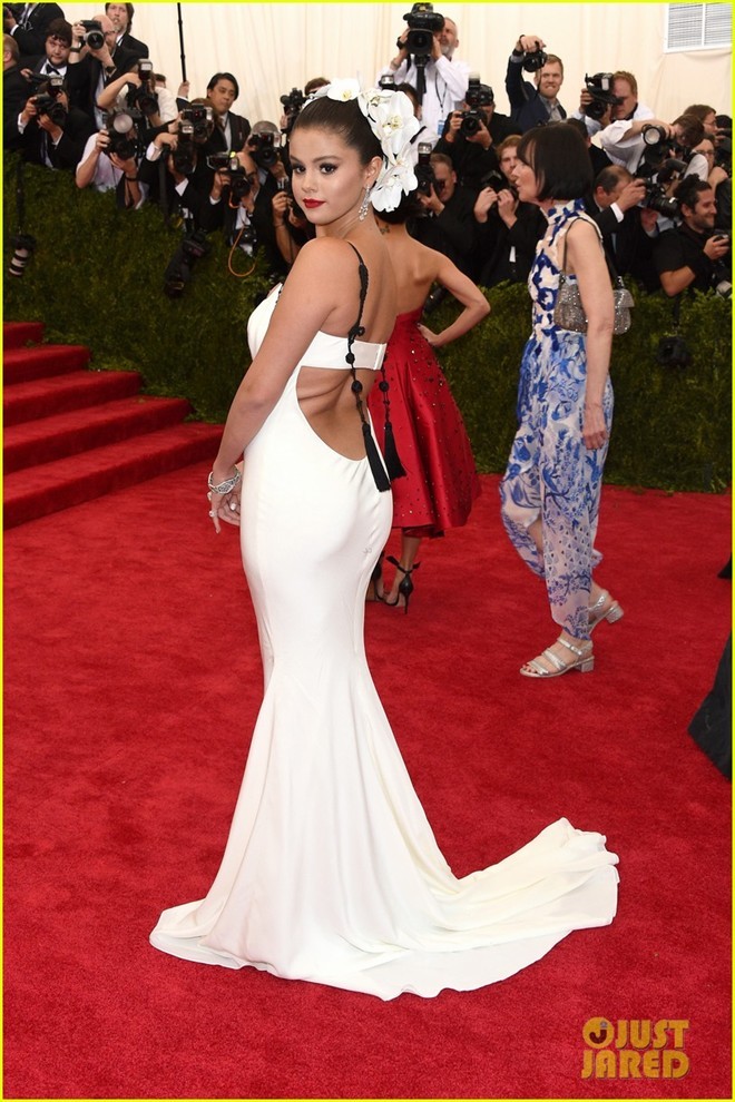Maggie Q diện áo dài cách điệu trên thảm đỏ Met Gala - ảnh 13