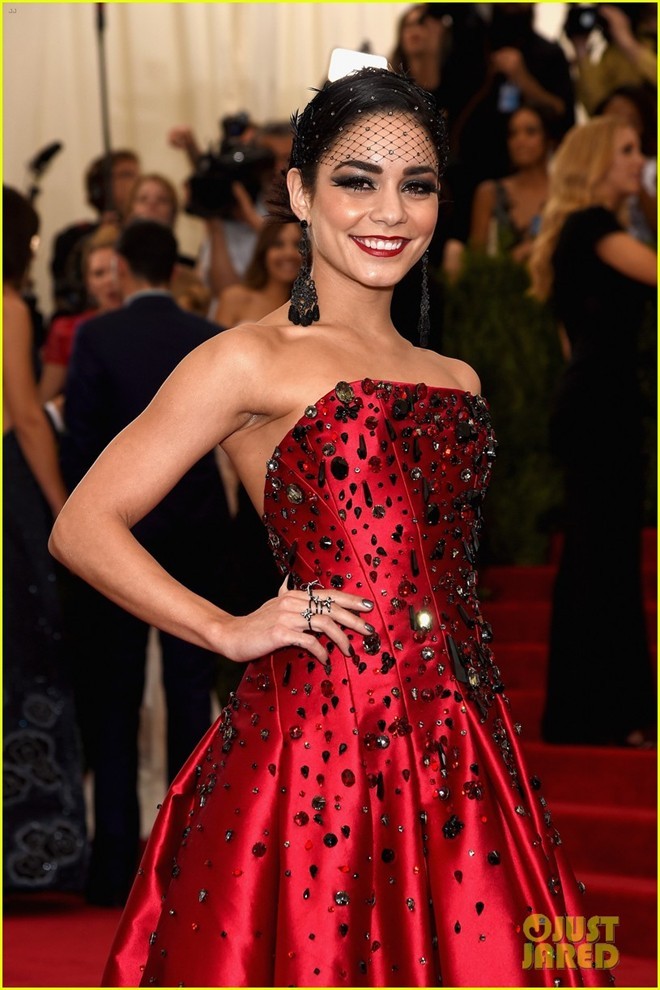 Maggie Q diện áo dài cách điệu trên thảm đỏ Met Gala - ảnh 14