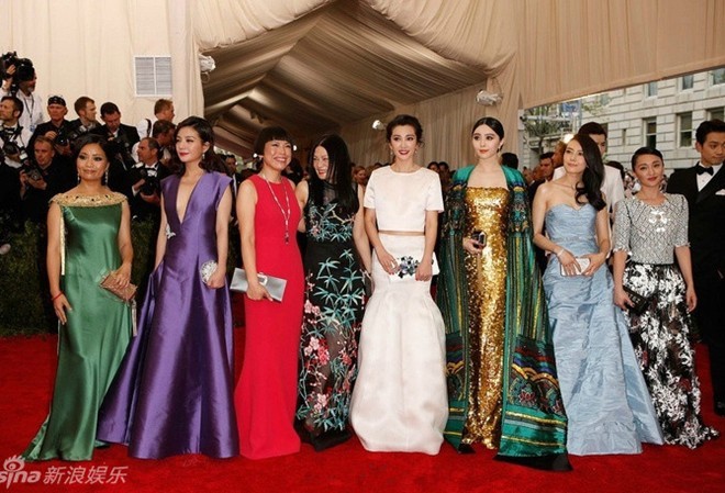 Maggie Q diện áo dài cách điệu trên thảm đỏ Met Gala - ảnh 3