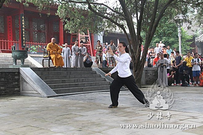 Sư trụ trì Thiếu Lâm Tự xem đệ tử nước ngoài múa võ - ảnh 2