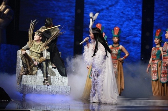 Đấu trường thời trang của 4 HLV The Voice 2015 - ảnh 12