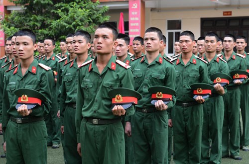 Xem chiến sĩ cận vệ bí mật tiếp cận, nhắm bắn mục tiêu - ảnh 2