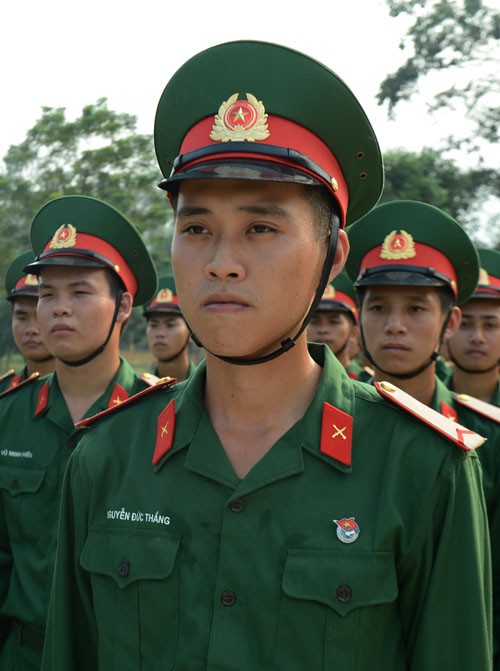 Xem chiến sĩ cận vệ bí mật tiếp cận, nhắm bắn mục tiêu - ảnh 3