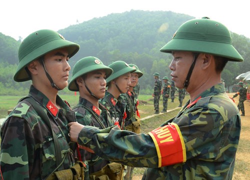 Xem chiến sĩ cận vệ bí mật tiếp cận, nhắm bắn mục tiêu - ảnh 7