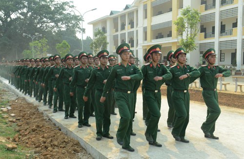 Xem chiến sĩ cận vệ bí mật tiếp cận, nhắm bắn mục tiêu - ảnh 1
