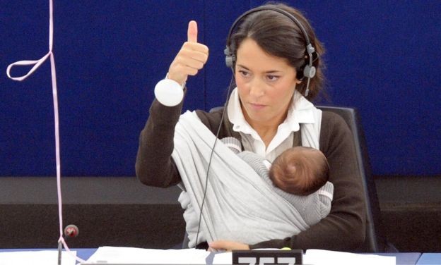 Nữ nghị sỹ Tây Ban Nha cho con bú tại Quốc hội gây xôn xao - ảnh 2