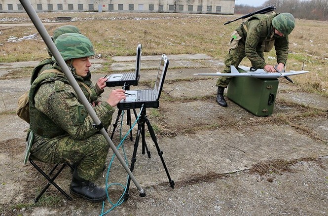 Tận mặt UAV trinh sát 'nhỏ mà có võ' của Nga - ảnh 7