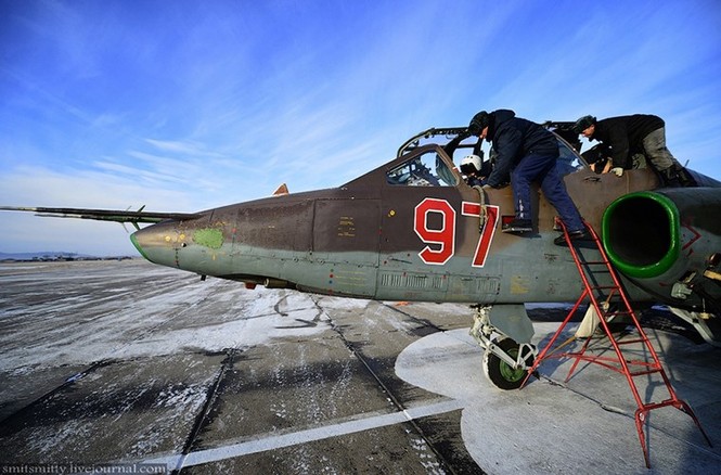Mãn nhãn máy bay cường kích Su-25SM xuất kích ồ ạt - ảnh 12