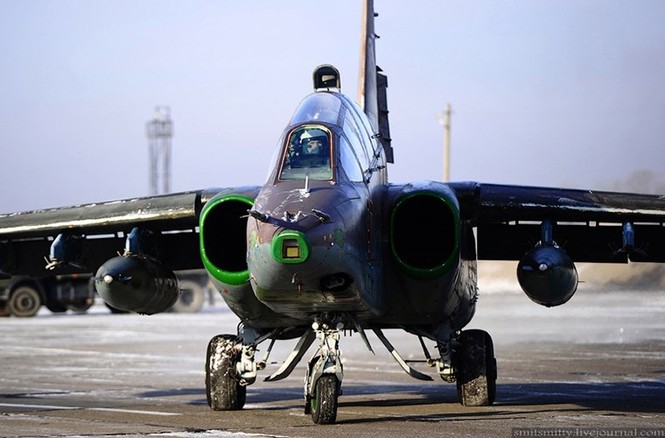 Mãn nhãn máy bay cường kích Su-25SM xuất kích ồ ạt - ảnh 8