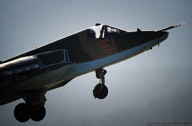 Mãn nhãn máy bay cường kích Su-25SM xuất kích ồ ạt - ảnh 9