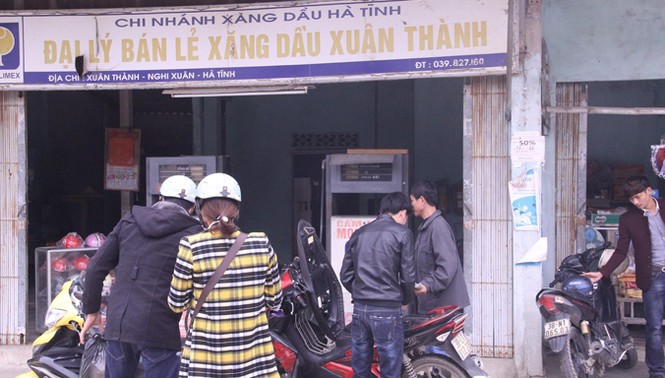 Cây xăng giữ nguyên giá không giảm vì phải... bù lỗ? - ảnh 1
