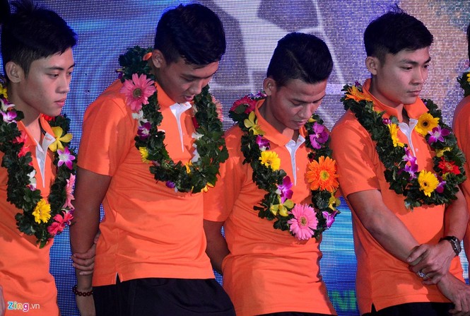 Tuyển thủ futsal Việt Nam rụt rè trong buổi giao lưu - ảnh 6