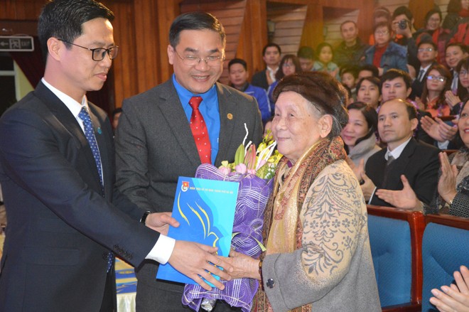 10 thầy thuốc trẻ Thủ đô nhận Giải thưởng Đặng Thùy Trâm - ảnh 1