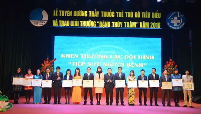 10 thầy thuốc trẻ Thủ đô nhận Giải thưởng Đặng Thùy Trâm - ảnh 3