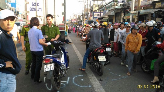 BẢN TIN ATGT: Nữ sinh lớp 11 chết thảm dưới bánh xe ben - ảnh 3