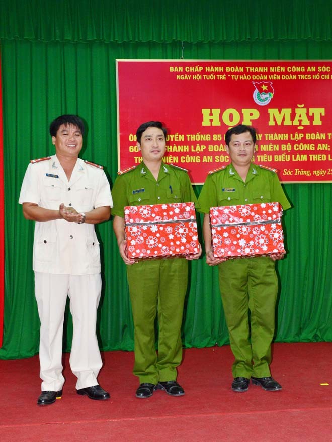Tuổi trẻ Công an Sóc Trăng: Tôn vinh những điển hình tiêu biểu năm 2015 - ảnh 1