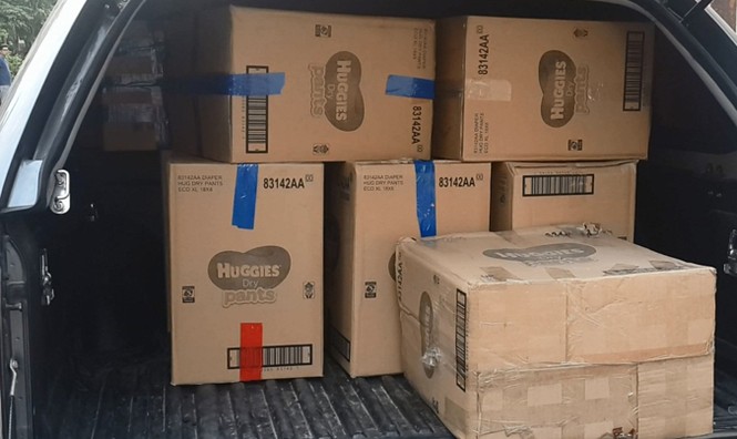Bắt giữ ô tô vận chuyển hơn 1.000 cây thuốc lá lậu - ảnh 1
