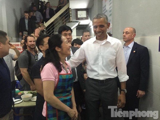Ông Obama thưởng thức bún chả Hà Nội - ảnh 16