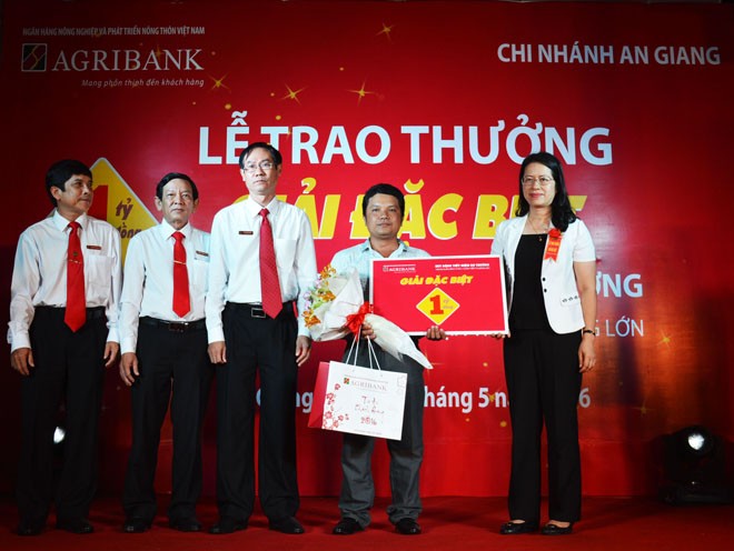 Người bán trái cây trúng thưởng 1 tỷ đồng của Agribank - ảnh 1