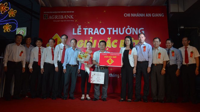 Người bán trái cây trúng thưởng 1 tỷ đồng của Agribank - ảnh 2