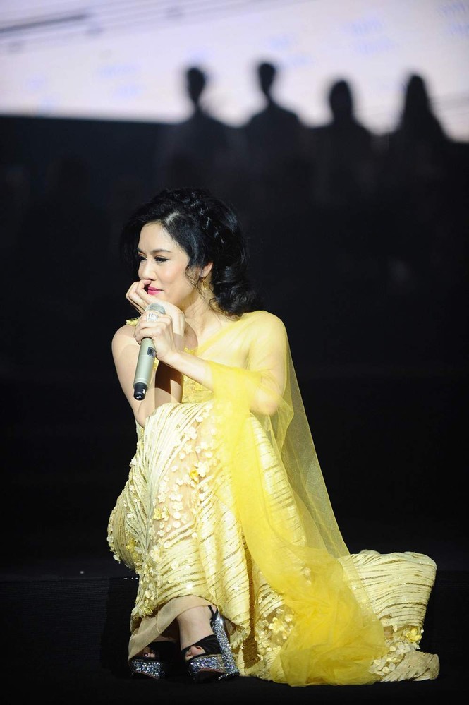 Thu Phương rơi nước mắt trong live show Việt Anh - ảnh 3