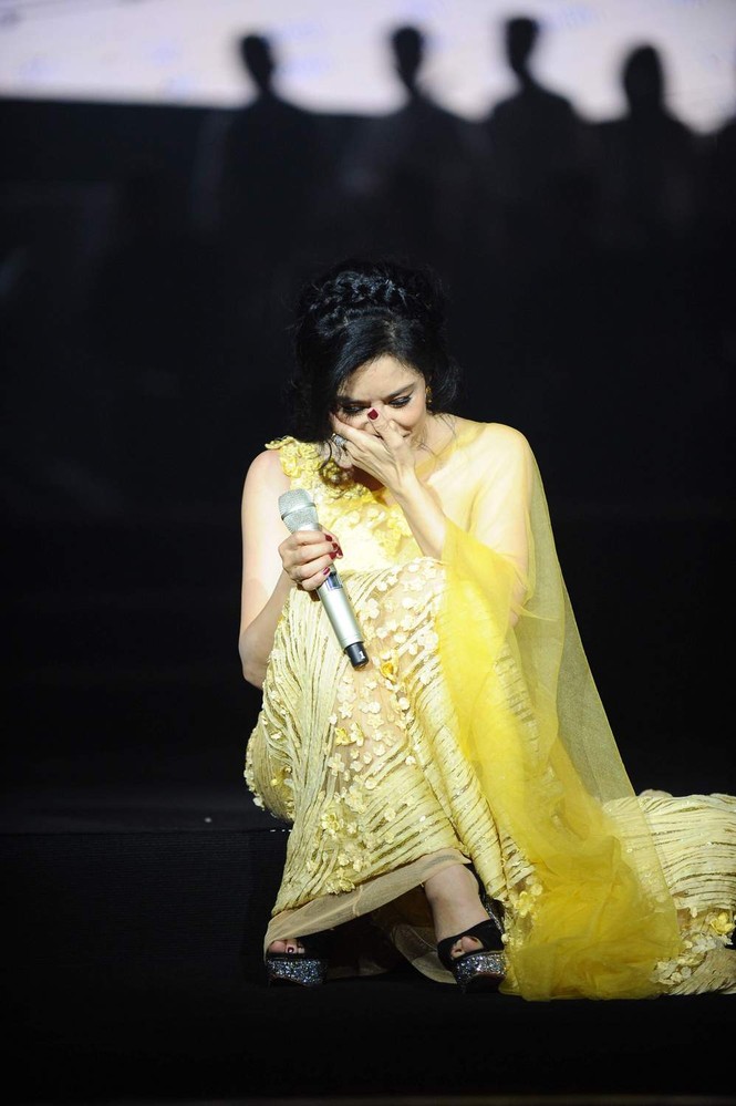 Thu Phương rơi nước mắt trong live show Việt Anh - ảnh 4