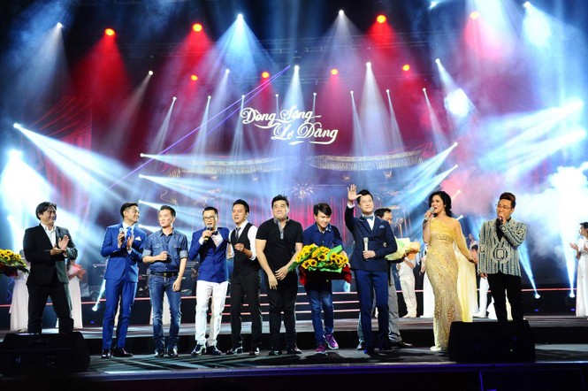 Thu Phương rơi nước mắt trong live show Việt Anh - ảnh 1