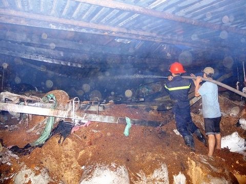 Cháy lớn thiêu rụi nhà máy dệt, thiệt hại hàng chục tỷ đồng - ảnh 1
