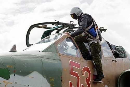 Báo Mỹ trầm trồ khả năng chiến đấu của 'xe tăng bay' Su-25 - ảnh 1