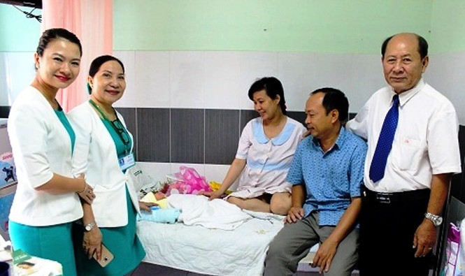 Bé trai chào đời cùng khối u lớn trong bụng mẹ - ảnh 3