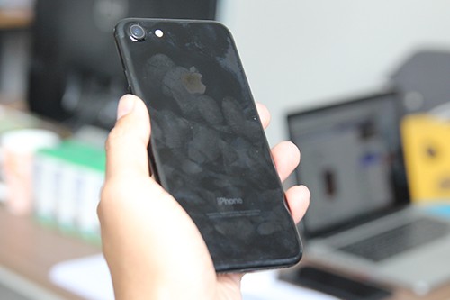 Những chiếc iPhone 7 xấu xí trong Apple Store - ảnh 2