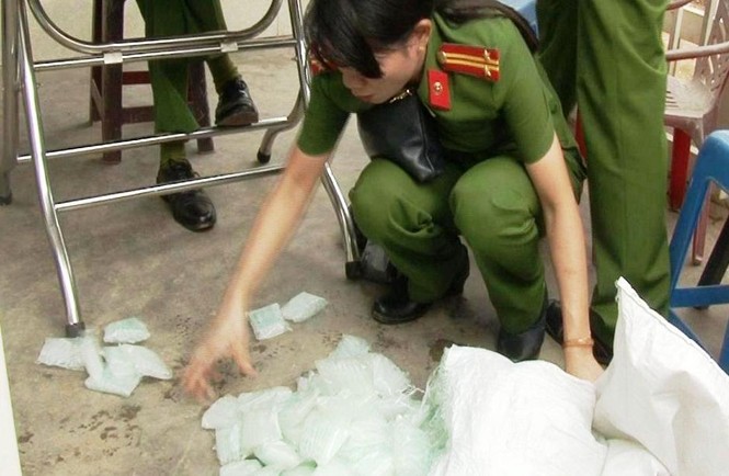 Phát hiện cơ sở sản xuất giá đỗ dùng chất tăng trưởng lạ - ảnh 1