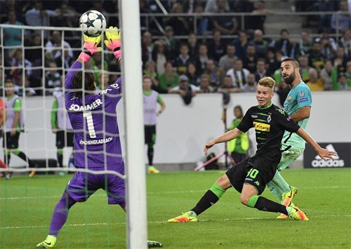 Hàng công tịt ngòi, Barca vẫn kiếm trọn 3 điểm ở Champions League - ảnh 2