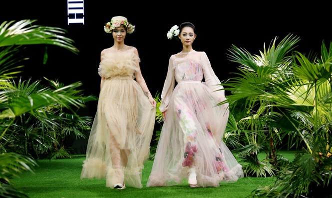 Vietnam Fashion Week: Xanh mướt xuân hè châu Á nhiệt đới mới - ảnh 5