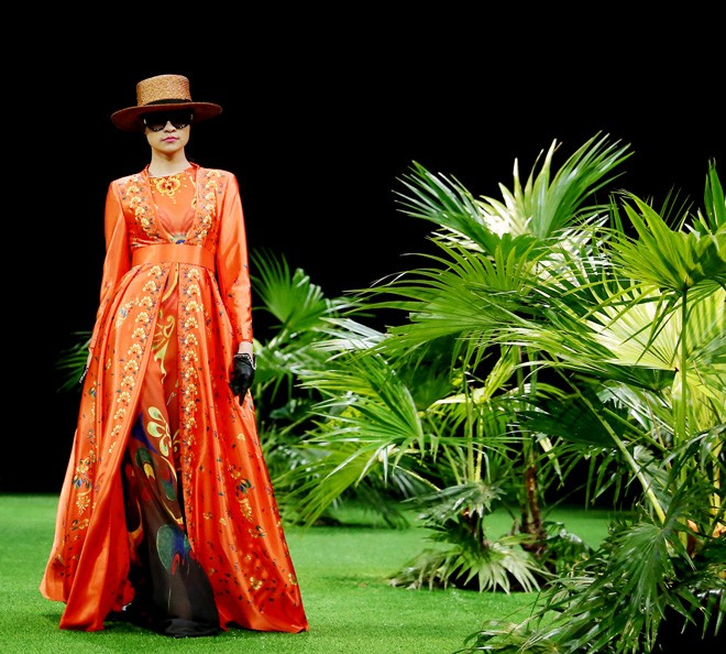 Vietnam Fashion Week: Xanh mướt xuân hè châu Á nhiệt đới mới - ảnh 6