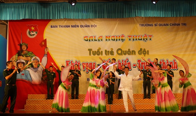 Sôi động đêm Gala “Khát vọng - Cống hiến - Trưởng thành” - ảnh 2