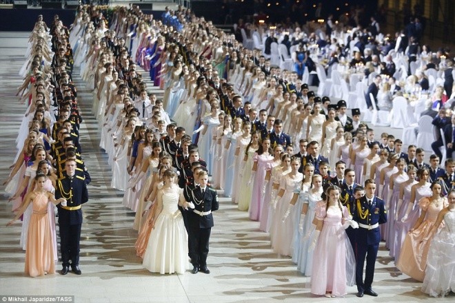 1.000 thiếu sinh quân dự vũ hội điện Kremlin - ảnh 1