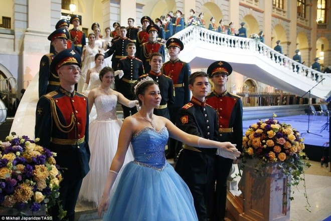 1.000 thiếu sinh quân dự vũ hội điện Kremlin - ảnh 2